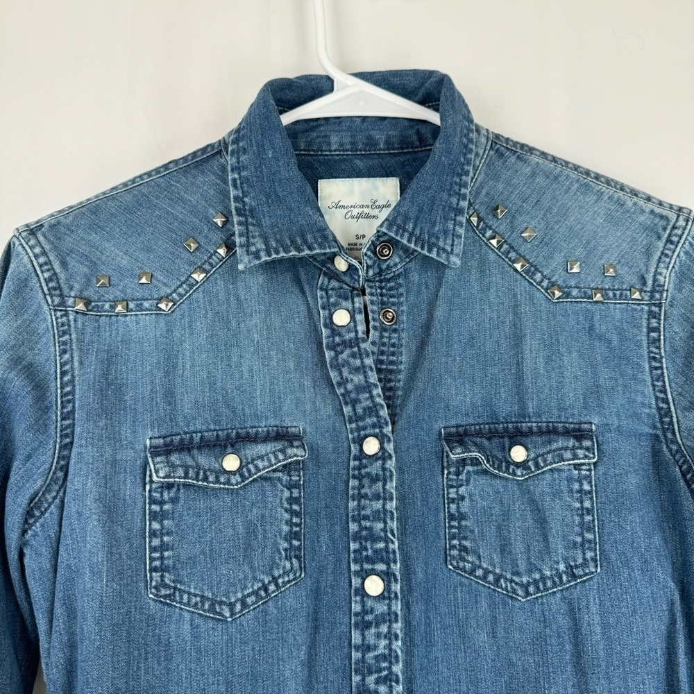 American Eagle Outfitters Denim Long Sleeve Button-Down Shirt Size: S/P